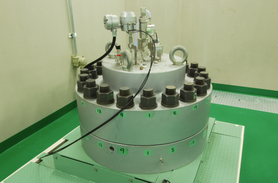 外水圧試験装置加圧容器部（水槽部）の写真